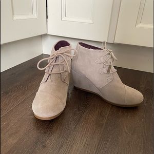 {TOMS} boots